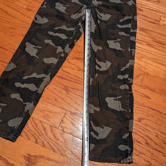 American Eagle camouflage jeans - corduroy - size 8 regular - brown green - mom - Picture 10 of 13
